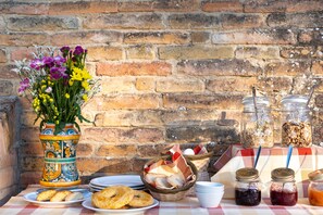 Free daily buffet breakfast - Agriturismo Le Cerque (Collazzone)