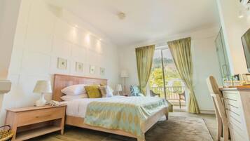 Suite Grand, non fumatori | Minibar, una cassaforte in camera, una scrivania, tende oscuranti