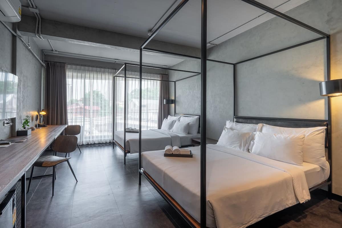 Thailand Family Suite | Bàn, truy cập Internet không dây miễn phí, bộ trải giường