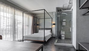 Desk, free WiFi, bed sheets