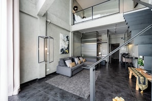 ROYALE | Desk, free WiFi, bed sheets