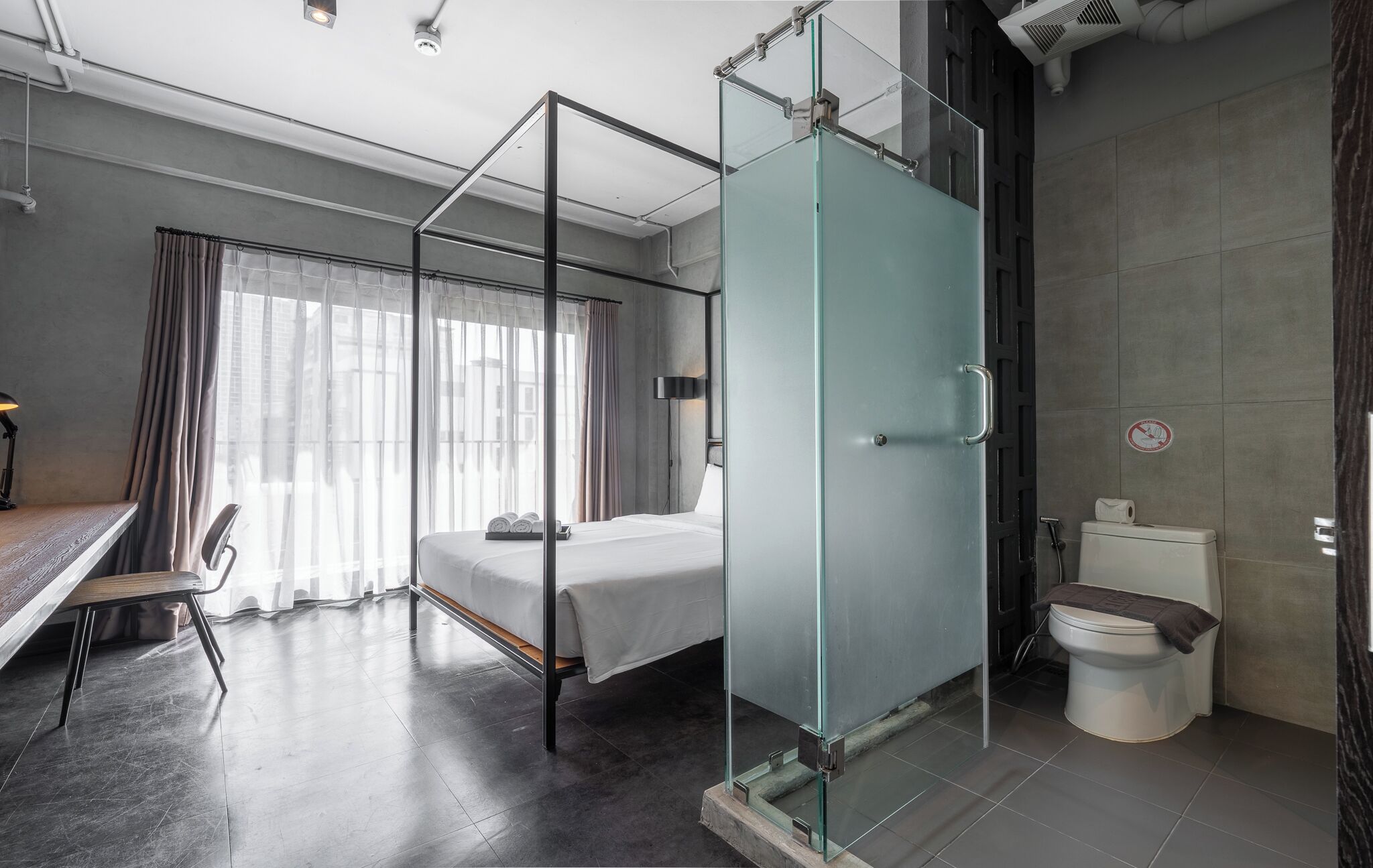 superior double | desk, free wifi, bed sheets