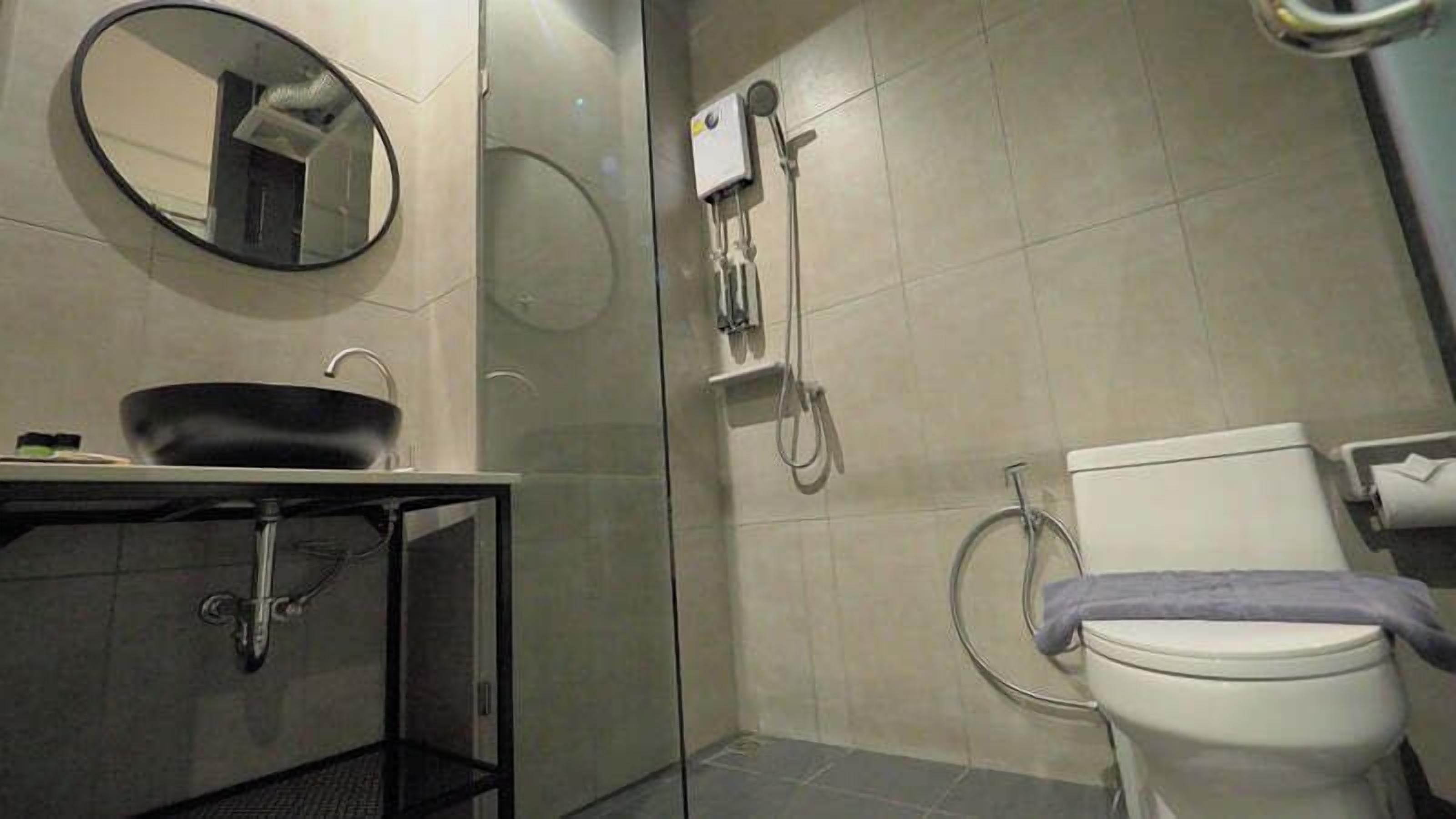 shower, rainfall showerhead, hair dryer, bidet