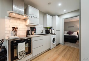 Infinity Apartments York Street | Private kitchen | Fridge, microwave, oven, stovetop - Infinity Apartments York Street (Liverpool)