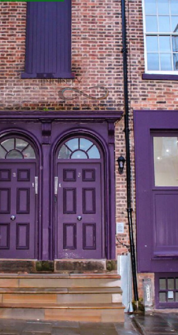 Exterior detail - Infinity Apartments York Street (Liverpool)
