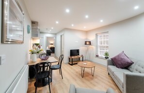 Infinity Apartments York Street | Living area | Flat-screen TV - Infinity Apartments York Street (Liverpool)