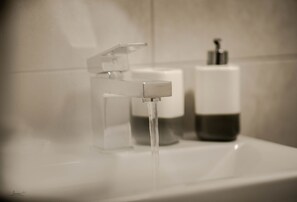 Infinity Apartments York Street | Bathroom - Infinity Apartments York Street (Liverpool)