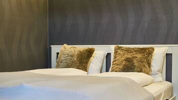 Apartment, Multiple Beds, Non Smoking | Iron/ironing board, free WiFi, bed sheets