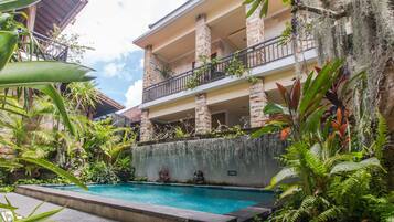 Kolam renang outdoor