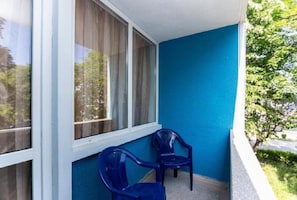 Habitación doble estándar, para no fumadores, vista a la ciudad | Balcón