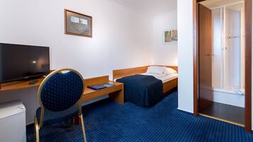 Single Room | Desk, free cribs/infant beds, free WiFi, bed sheets