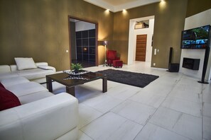 Apartemen, 2 Tempat Tidur Double, Bebas Asap Rokok | Area keluarga | Smart TV dan Netflix