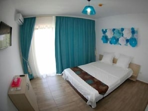 Rollaway beds, free WiFi, bed sheets