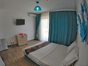 Rollaway beds, free WiFi, bed sheets