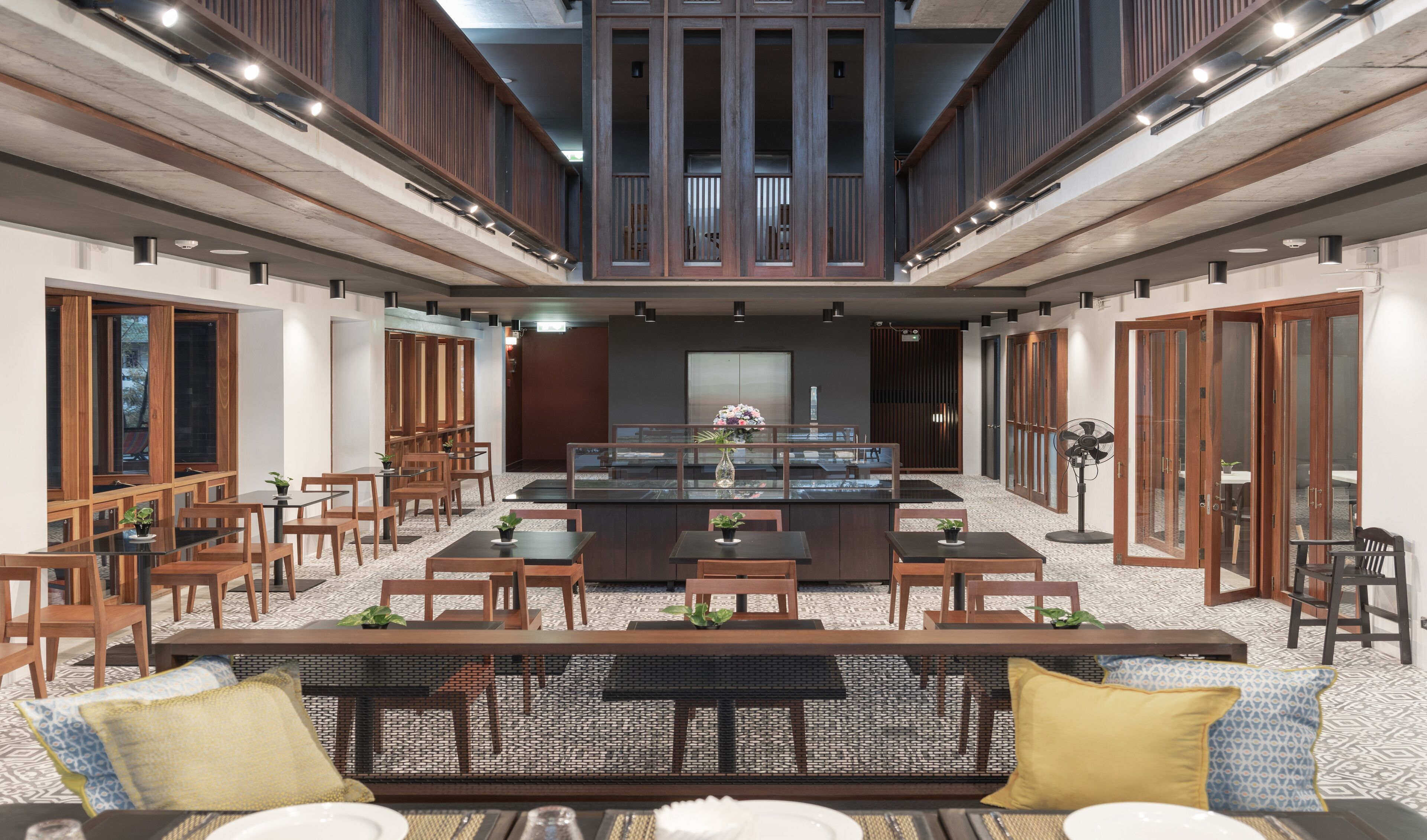 Daily cooked-to-order breakfast (THB 340 per person)