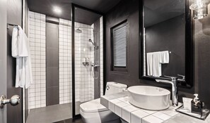 Connecting Studio | Bathroom shower - Hua Hin Habitat Hotel (Hua Hin)