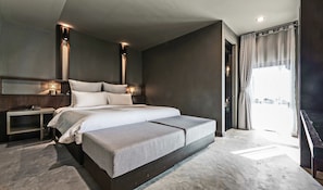 Connecting Studio | Minibar, caja de seguridad en la habitación y escritorio