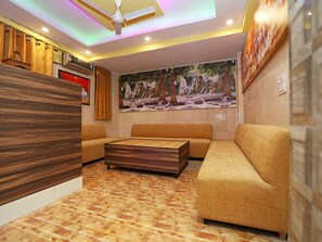 Lobby - OYO 22663 Qlark Rooms & Lawn (New Delhi)