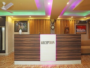 Reception - OYO 22663 Qlark Rooms & Lawn (New Delhi)