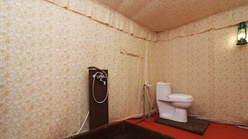 Double or Twin Room | Bathroom | Free toiletries, towels