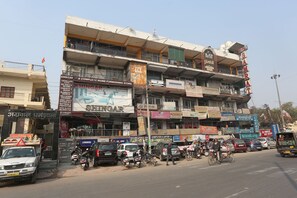 Exterior - OYO 27864 Hotel Samrat (Gurugram)
