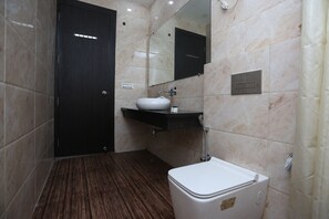 Double or Twin Room | Bathroom | Towels - OYO 27864 Hotel Samrat (Gurugram)