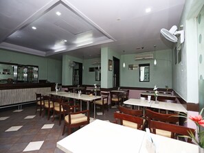 Dining - OYO 645 Hotel Paharganj Tourist International (New Delhi)