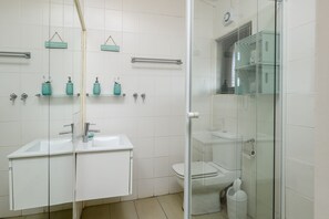 Comfort Villa, 1 Queen Bed, Non Smoking, Sea View | Bathroom