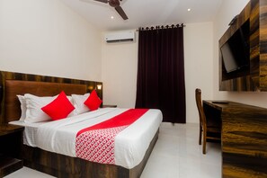 Deluxe Double or Twin Room, 1 King Bed