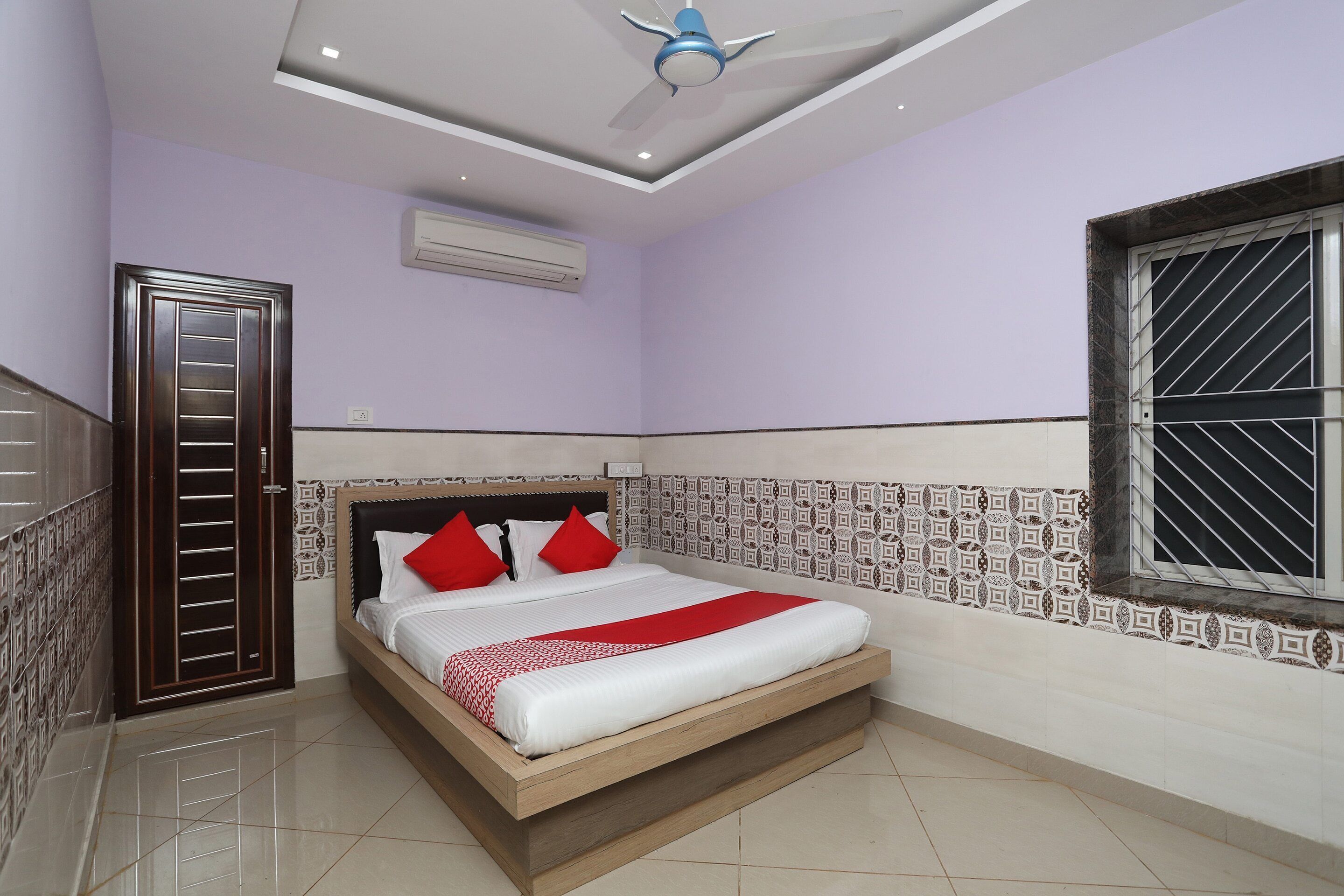 standard double room | bed sheets