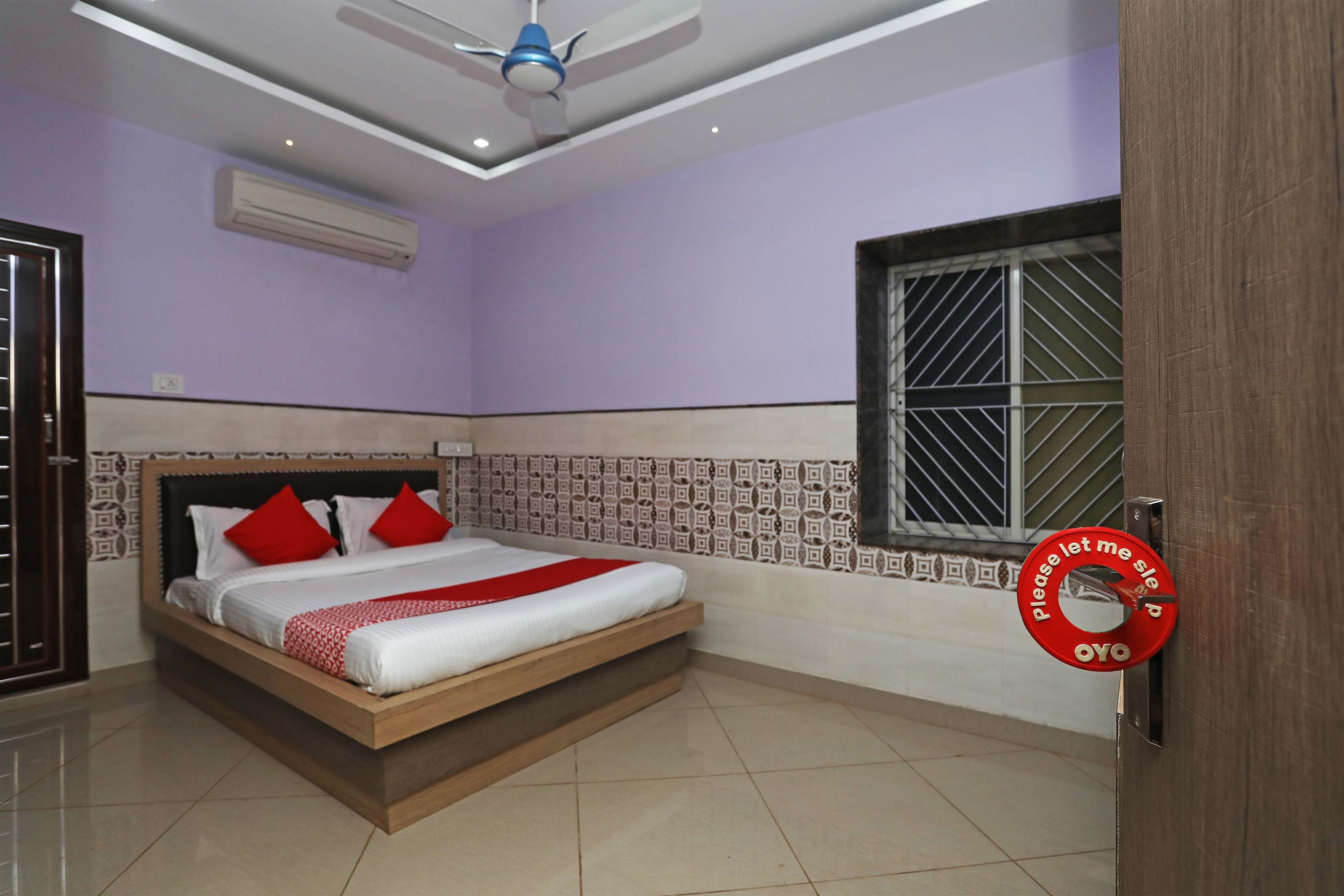 standard double room | bed sheets