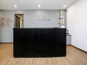 Reception - OYO Townhouse 080 Meera Bagh (New Delhi)