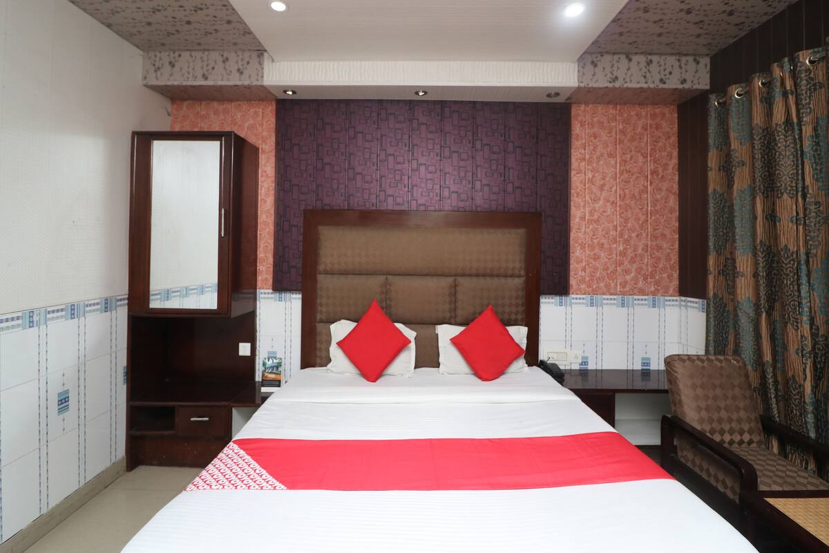 Habitación doble, 1 cama matrimonial | Caja de seguridad en la habitación y wifi gratis