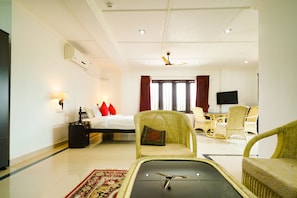 Suite, 1 King-Bett | Kostenloses WLAN