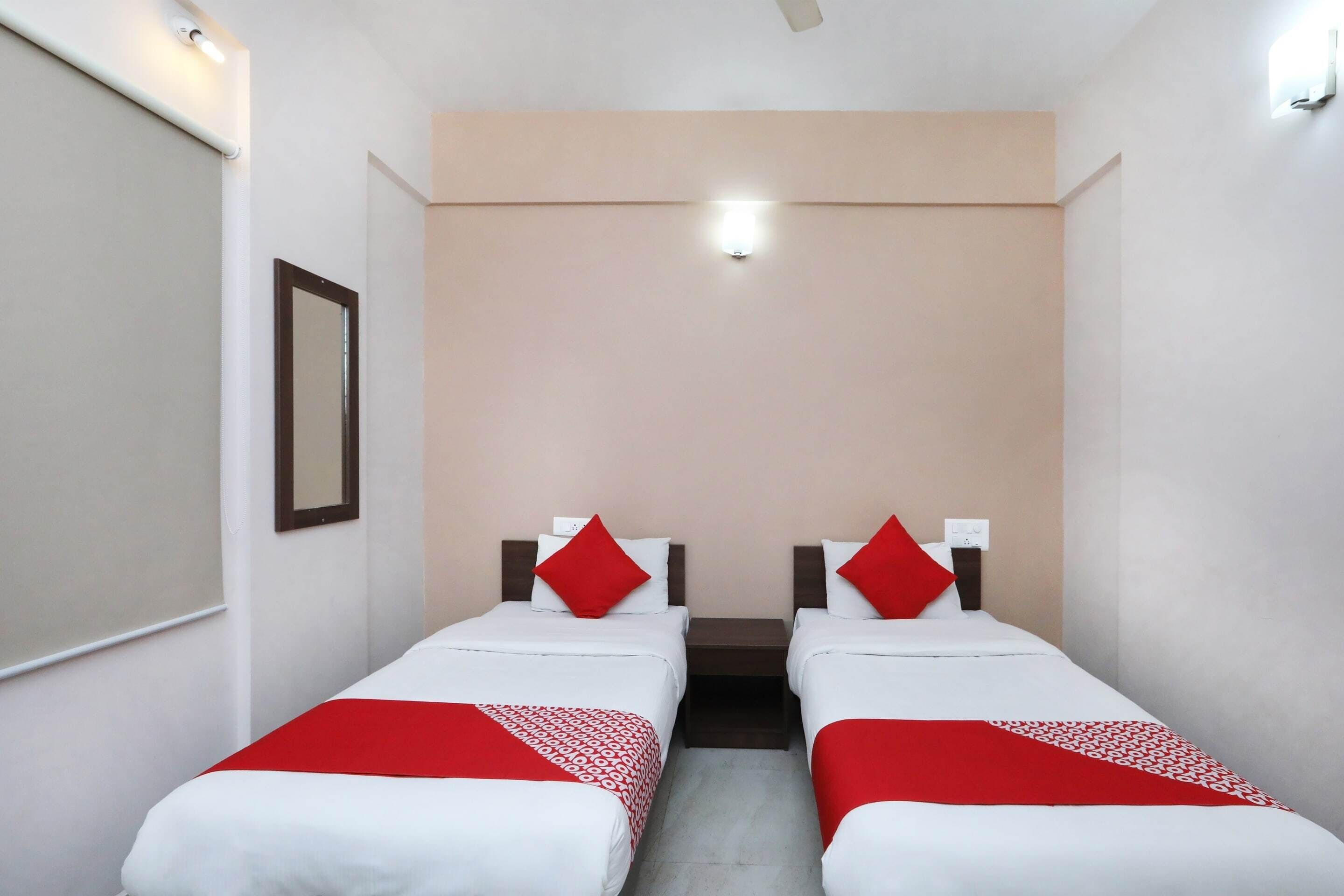 Standard Double Room | Desk