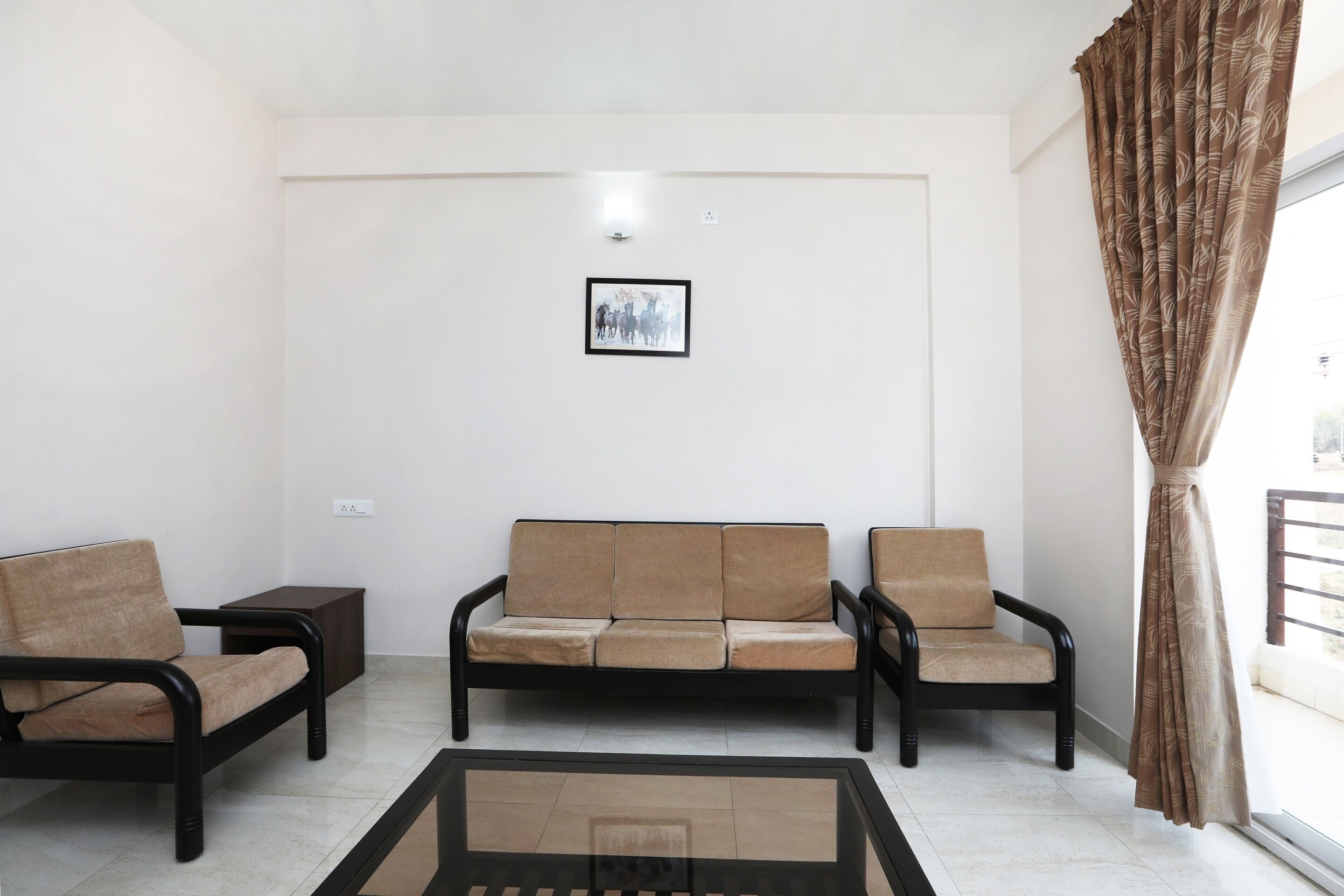 Standard Double Room | Desk