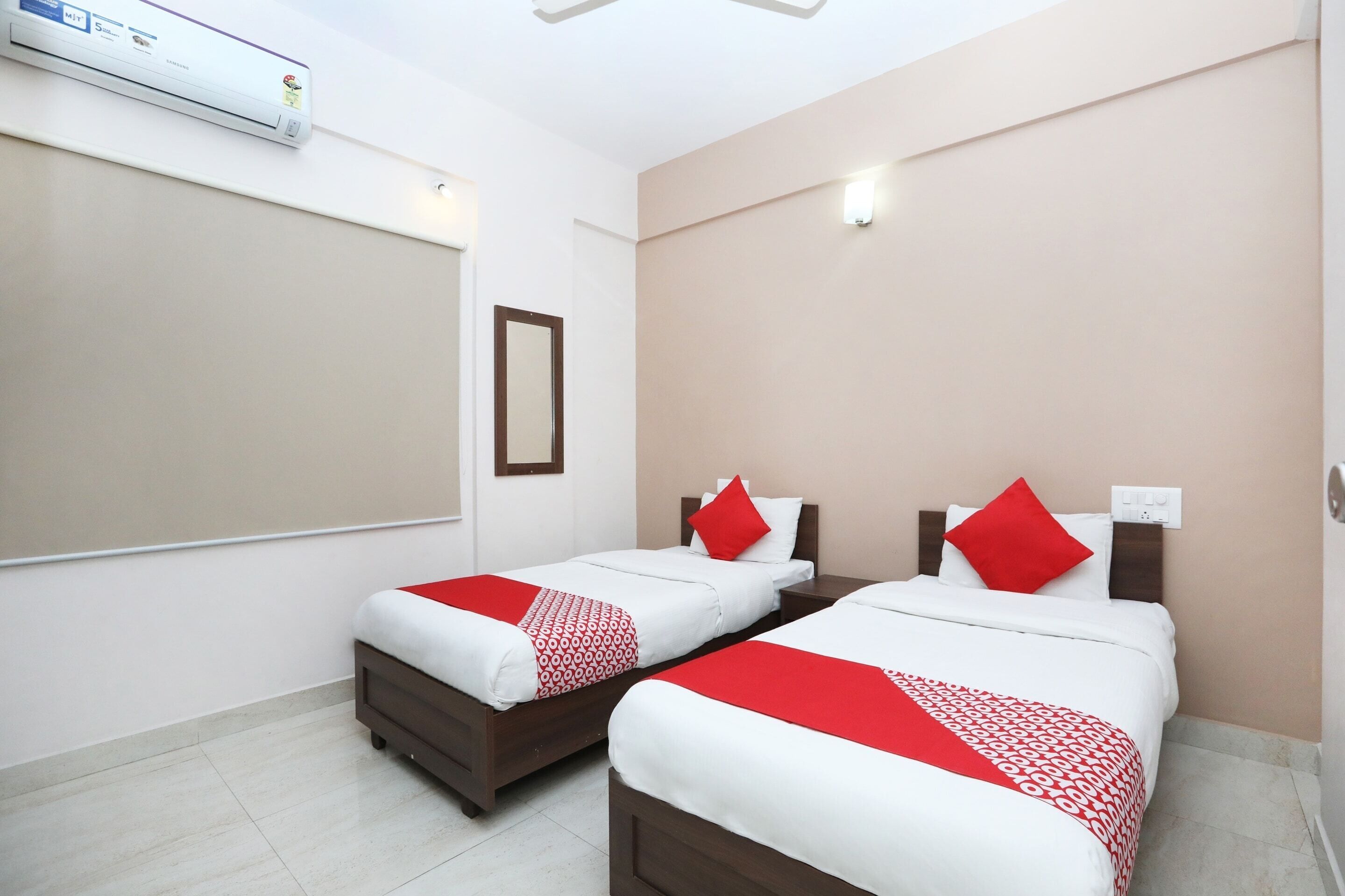 Standard Double Room | Desk