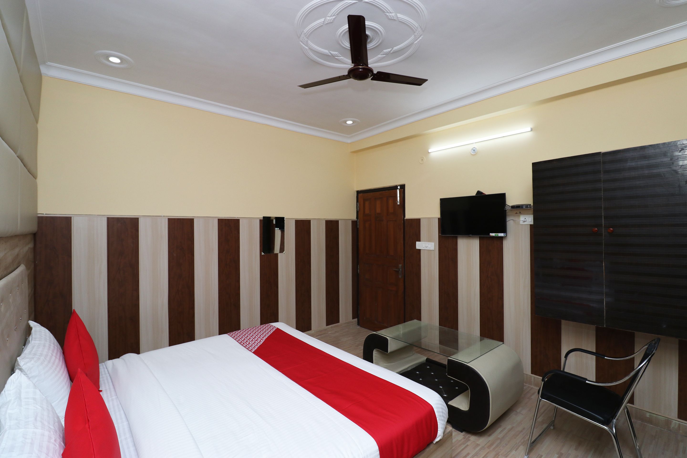 Premium bedding, free WiFi, bed sheets