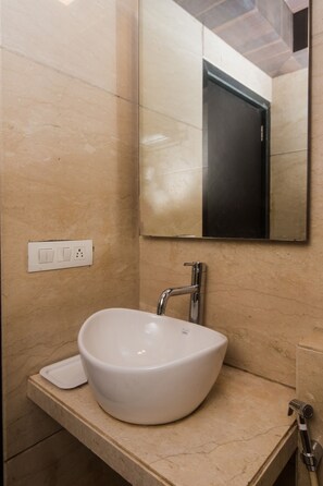 Amenidades de baño gratuitas y toallas