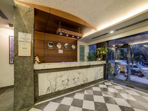 Capital O 28618 New Haven Hotel