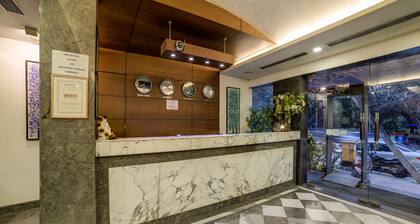 Capital O 28618 New Haven Hotel