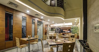 Capital O 28618 New Haven Hotel