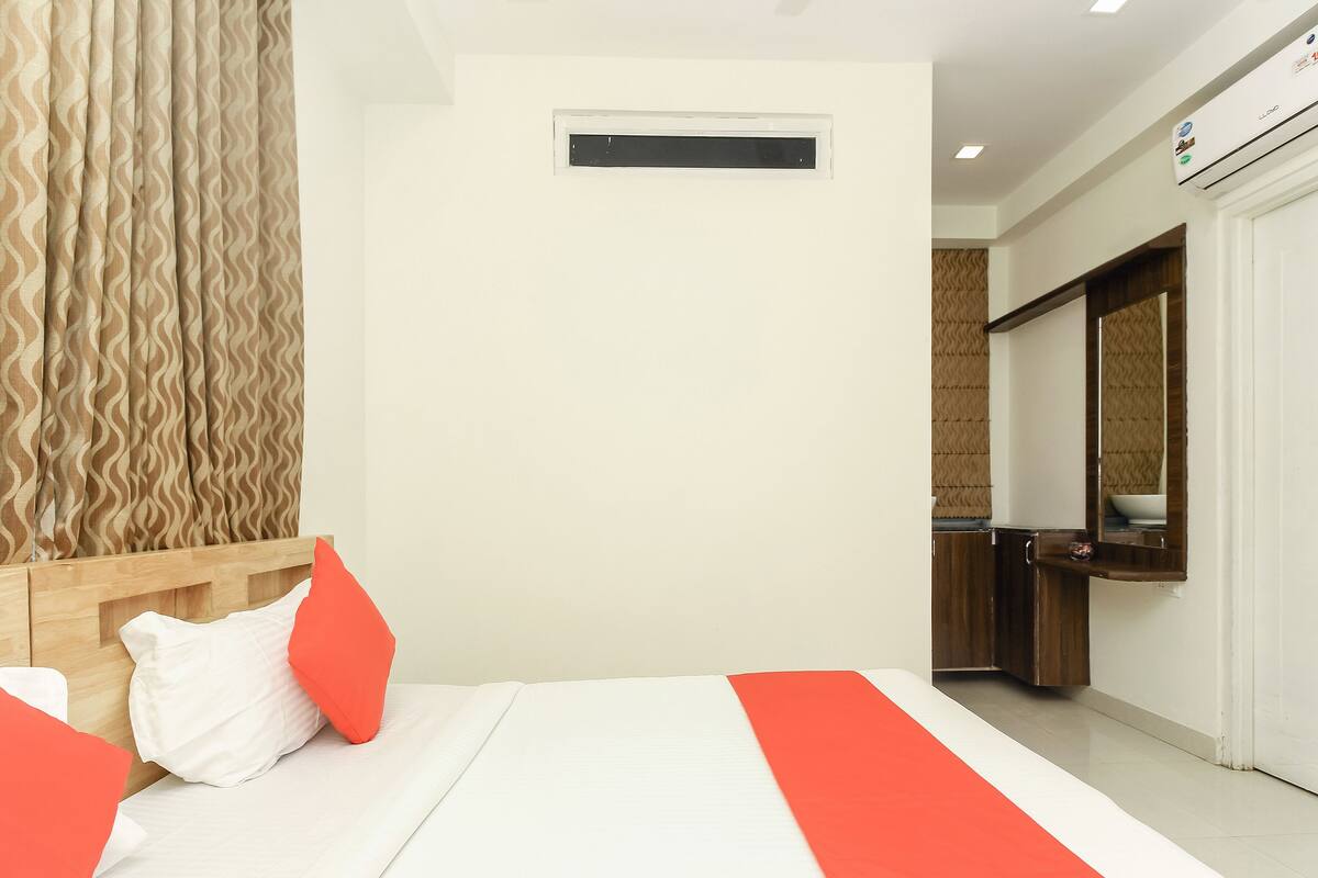 Desk, free WiFi, bed sheets