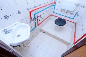 Dobbelt- eller tomannsrom | Bad | Toalettartikler (inkludert) og håndklær