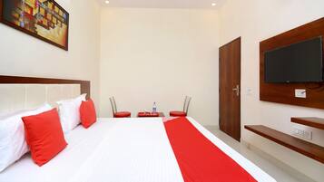 Double or Twin Room | Desk, soundproofing, free WiFi, bed sheets
