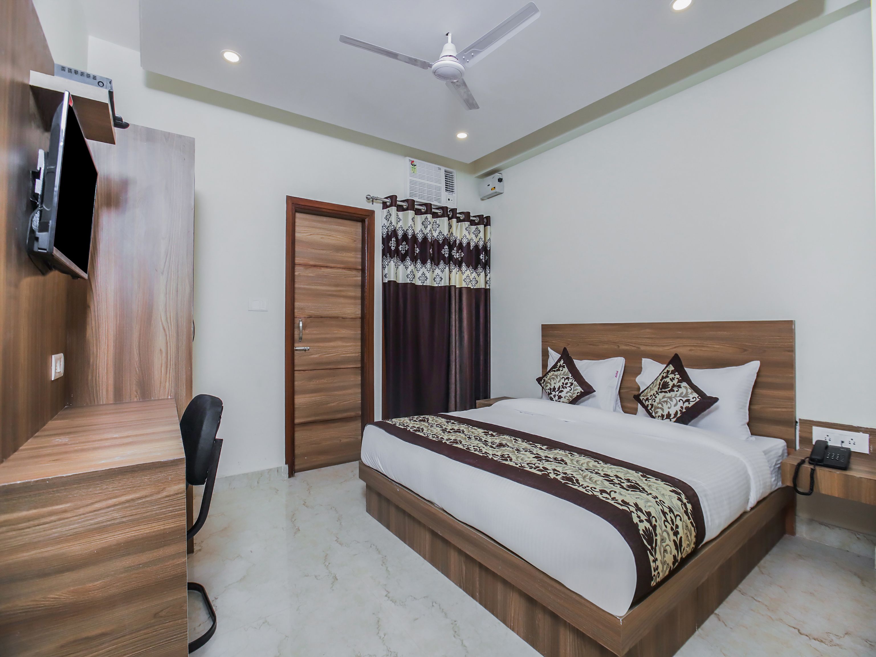 Super OYO Flagship 22235 Hotel Mint Residency Near Dwarka Sector 9 Metro Station