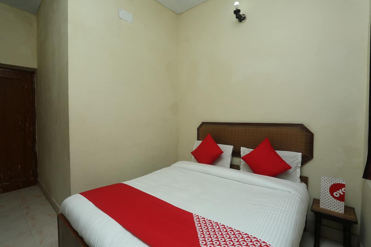 Deluxe Double Room | Free WiFi, bed sheets