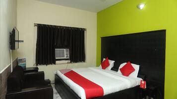 Free WiFi, bed sheets