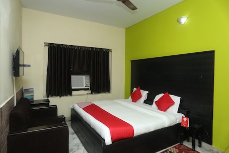 Standard Double Room | Free WiFi, bed sheets