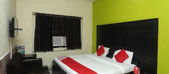 Capital O 15091 Gaurav Boarding House